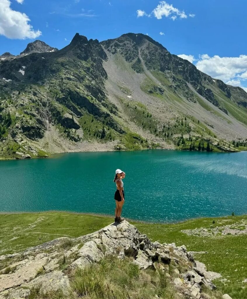 Alpine lakes surrounded by mountains along the Lakes of Vens trail