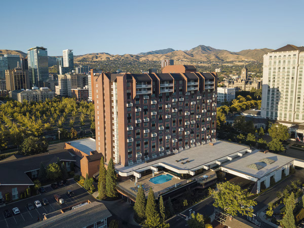 Little America Hotel in Salt Lake City, Utah, showcasing comfortable guest rooms, classic architecture, lush landscaped grounds, and convenient access to downtown attractions.