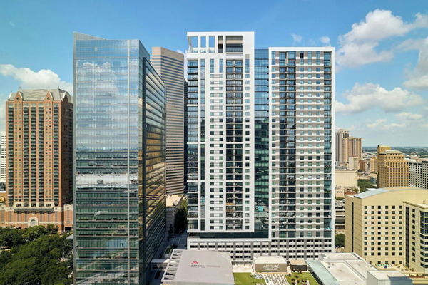 Exterior view of Marriott Marquis Houston, a luxury downtown hotel featuring contemporary architecture, upscale accommodations, a rooftop Texas-shaped lazy river, premium dining, and convenient access to Houston’s convention and entertainment districts.