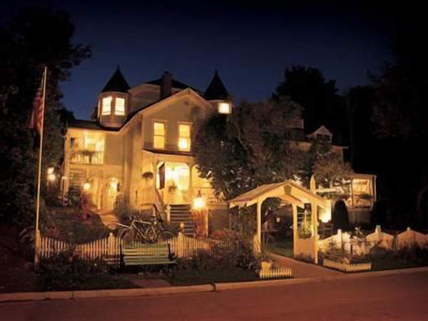 Metivier Inn on Mackinac Island featuring charming boutique accommodations, beautifully landscaped gardens, cozy guest rooms, and a peaceful bed-and-breakfast atmosphere.