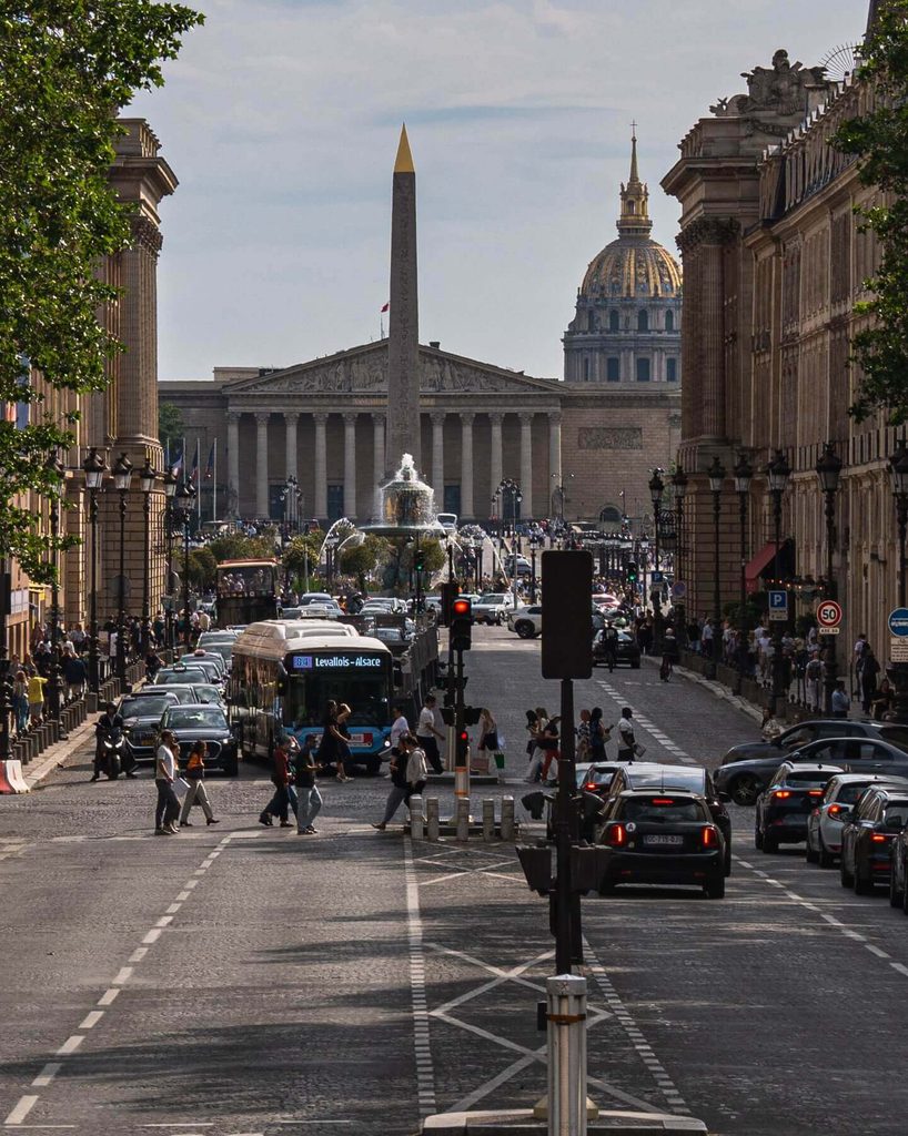Place de la Concorde busy with visitors in the afternoon