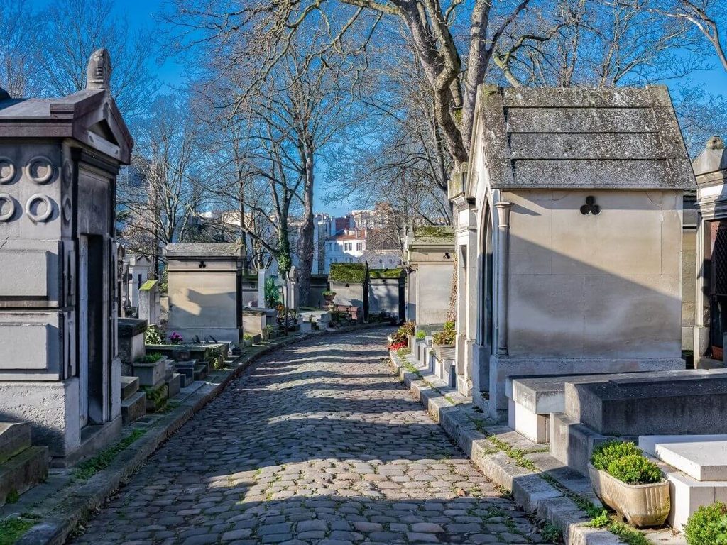 Porte de la Réunion entrance to Père Lachaise Cemetery in Paris