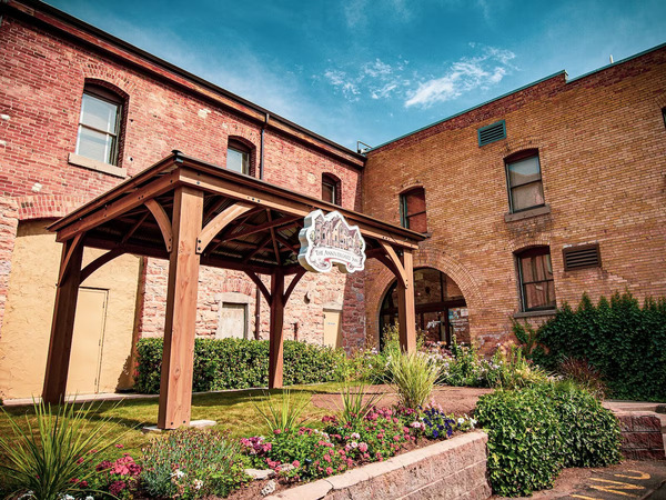 The Anniversary Inn in Salt Lake City featuring uniquely themed suites, romantic accommodations, personalized hospitality, and convenient access to the 5th South and South Temple locations.