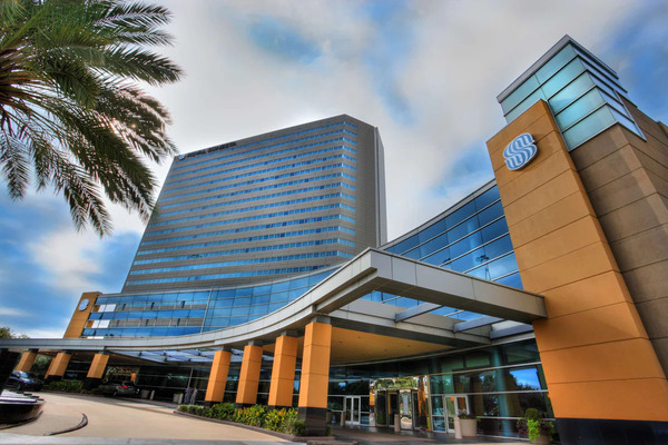 Exterior view of The Royal Sonesta Houston Galleria, an upscale hotel featuring contemporary architecture, stylish accommodations, premium amenities, and a convenient location near Houston’s Galleria shopping and business district.