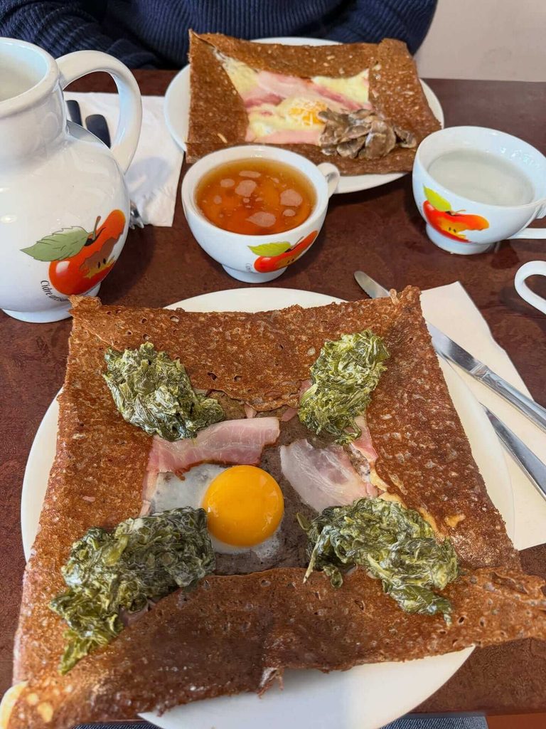 Breton buckwheat galette and cider served in Locronan