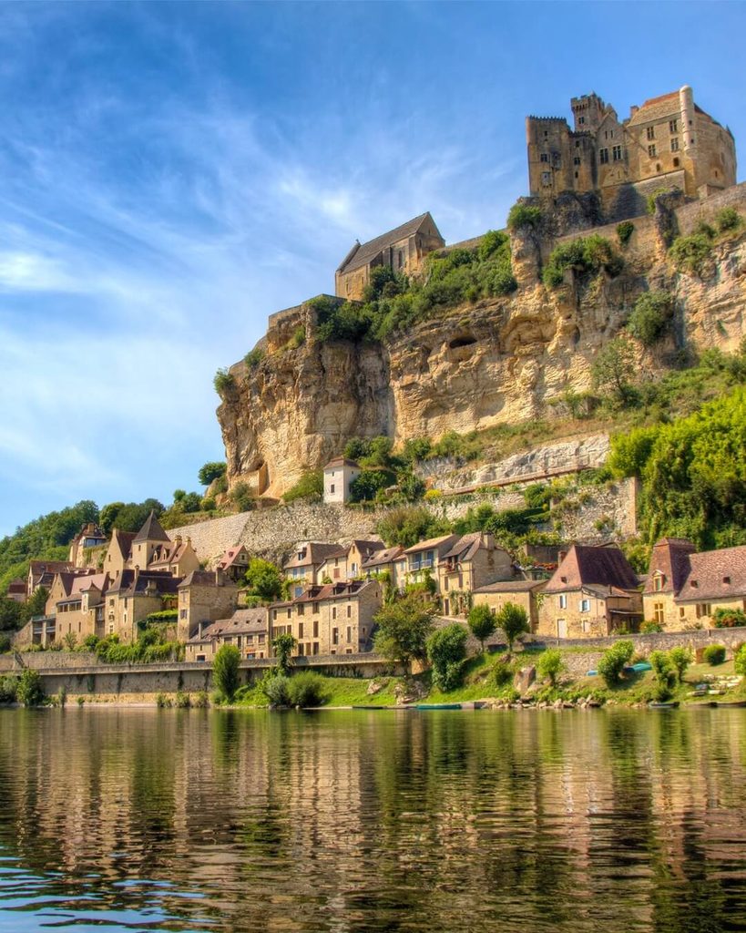 Green countryside and Château de Beynac in spring