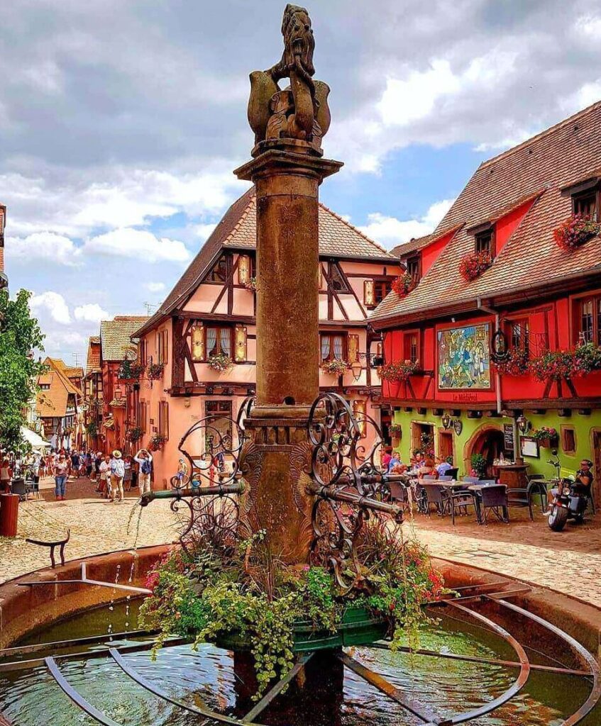 Fontaine de la Sinne near the Dolder Tower in Riquewihr