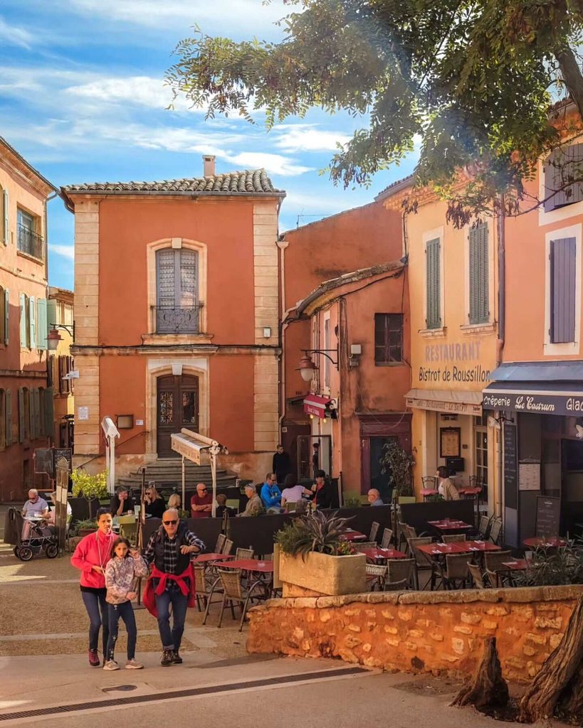 Place de la Mairie in Roussillon on a quiet morning