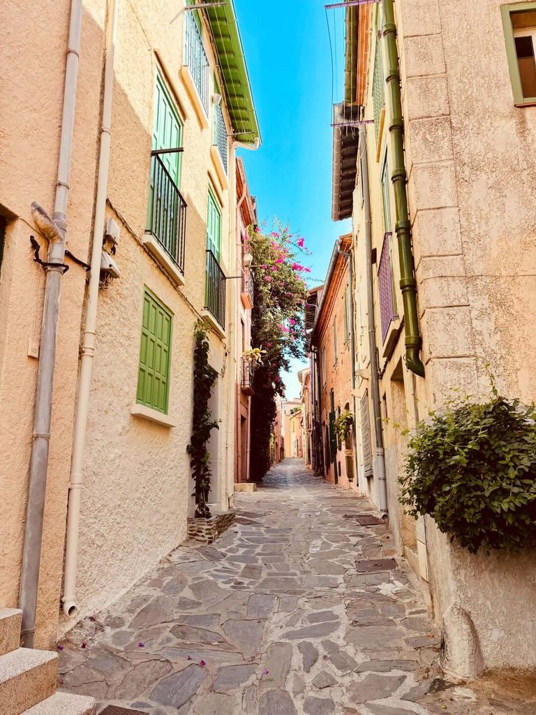 Ochre-coloured houses and streets in Roussillon, Provence