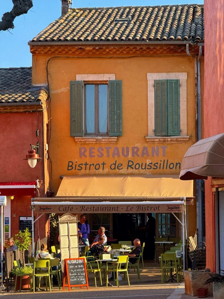 Outdoor café in the ochre-coloured village of Roussillon