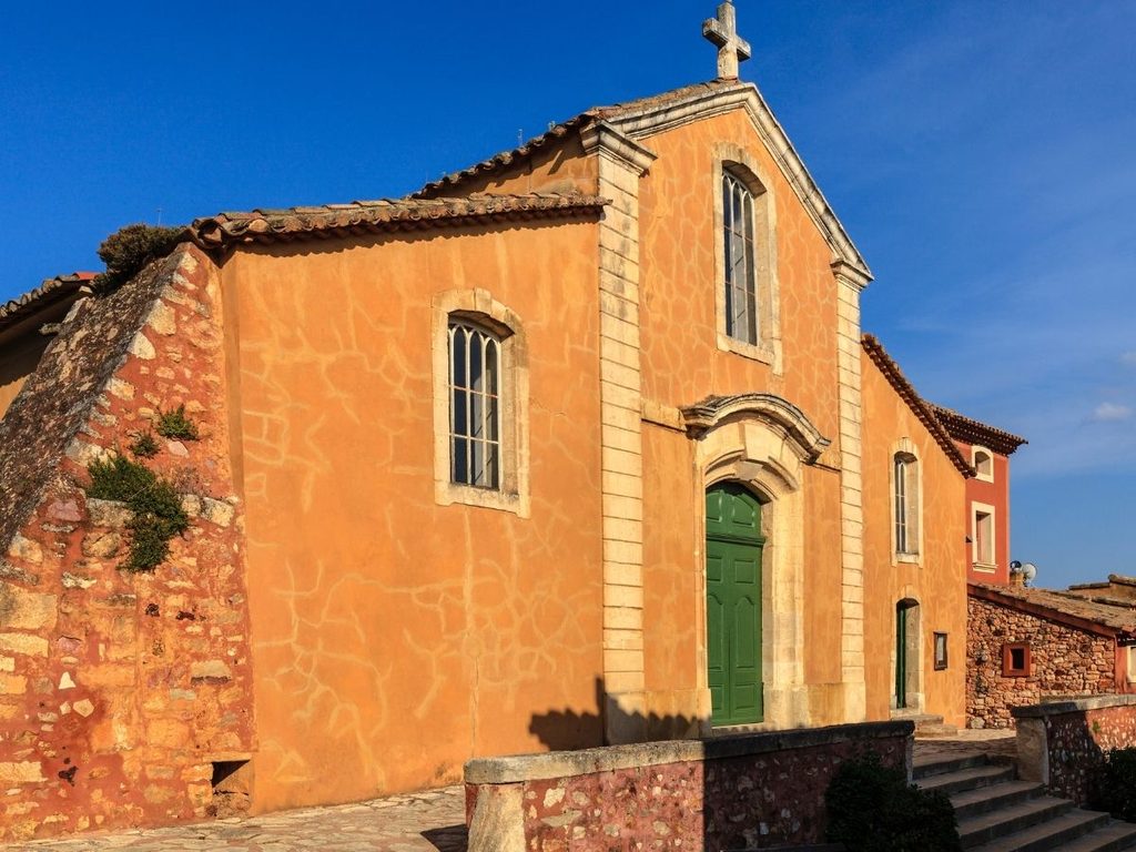Historic streets and ochre-coloured buildings in Roussillon during a short visit