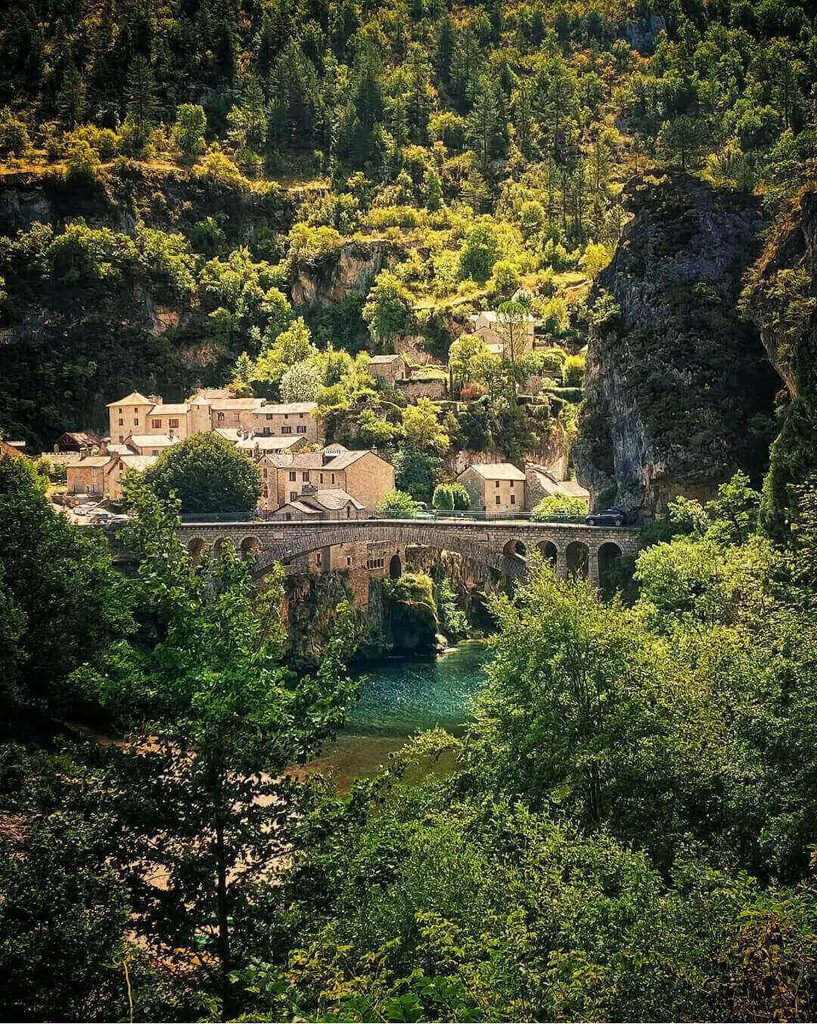 Saint-Chély-du-Tarn village with its stone bridge and waterfall