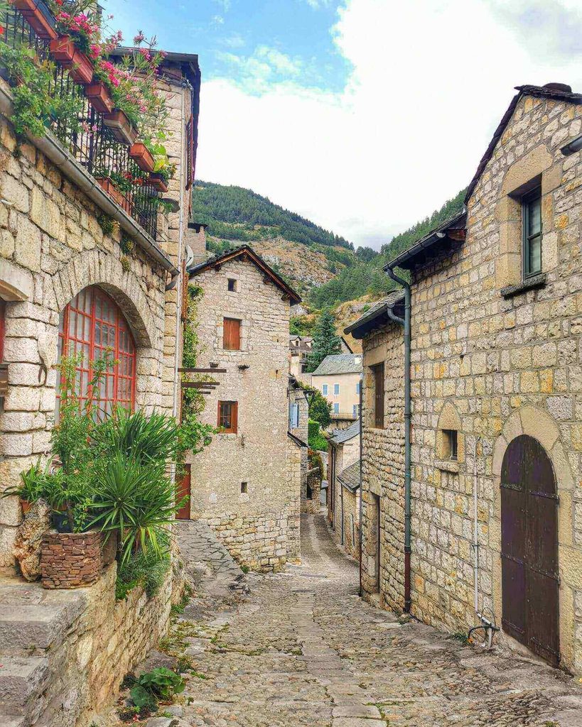 Historic sights including the Burle spring and medieval buildings in Sainte-Enimie