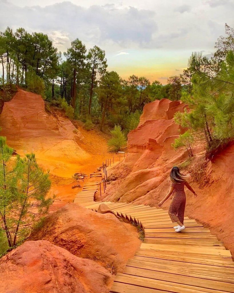 Orange and red ochre cliffs along the Sentier des Ocres in Roussillon